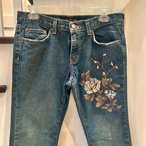 Calvin Klein Low-Rise Flare Jeans - Picture 3 of 7